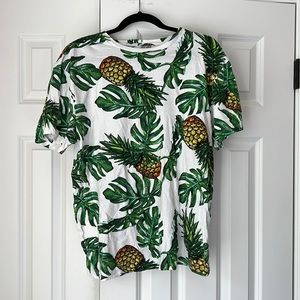 Hawaiian pineapple tshirt large